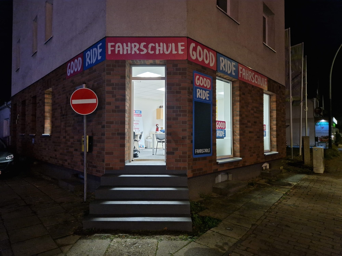 Pinneberg Nord Außen Nacht